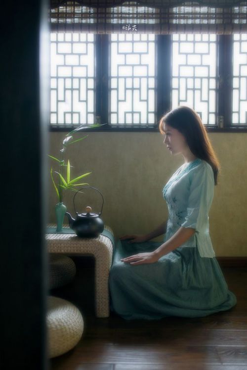 西班牙马术协会与国际马术组织合作，举办青少年马术交流活动，促进国际理解。