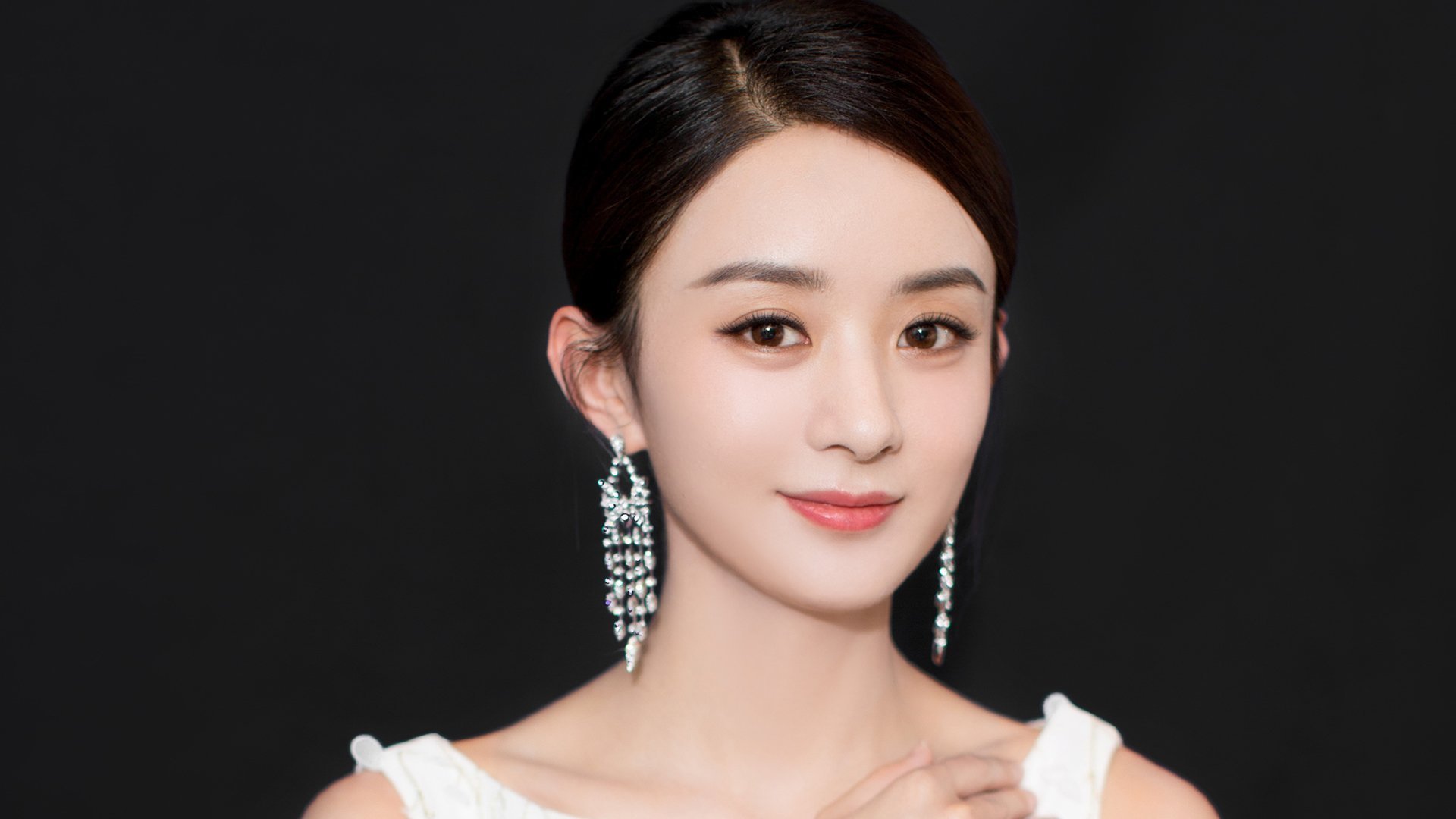 西班牙马术协会与国际马术组织合作，举办青少年马术交流活动，促进国际理解。