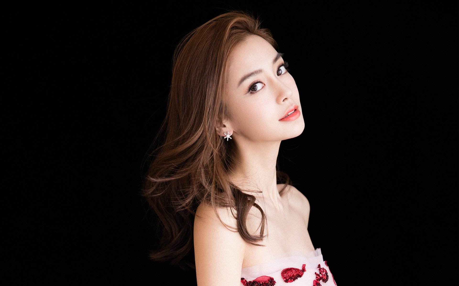 开云官网APP下载-“飞盘对决：成都三叉湖赛场激情四溢，选手飞翔空中”