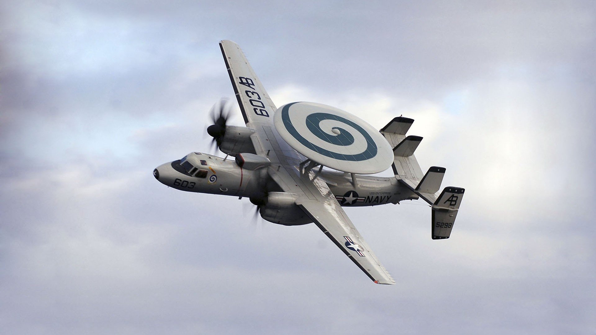 国家女篮通过技术训练细化各个位置职责，国家队里的有20多年教学经验的优秀的一位女篮球教练